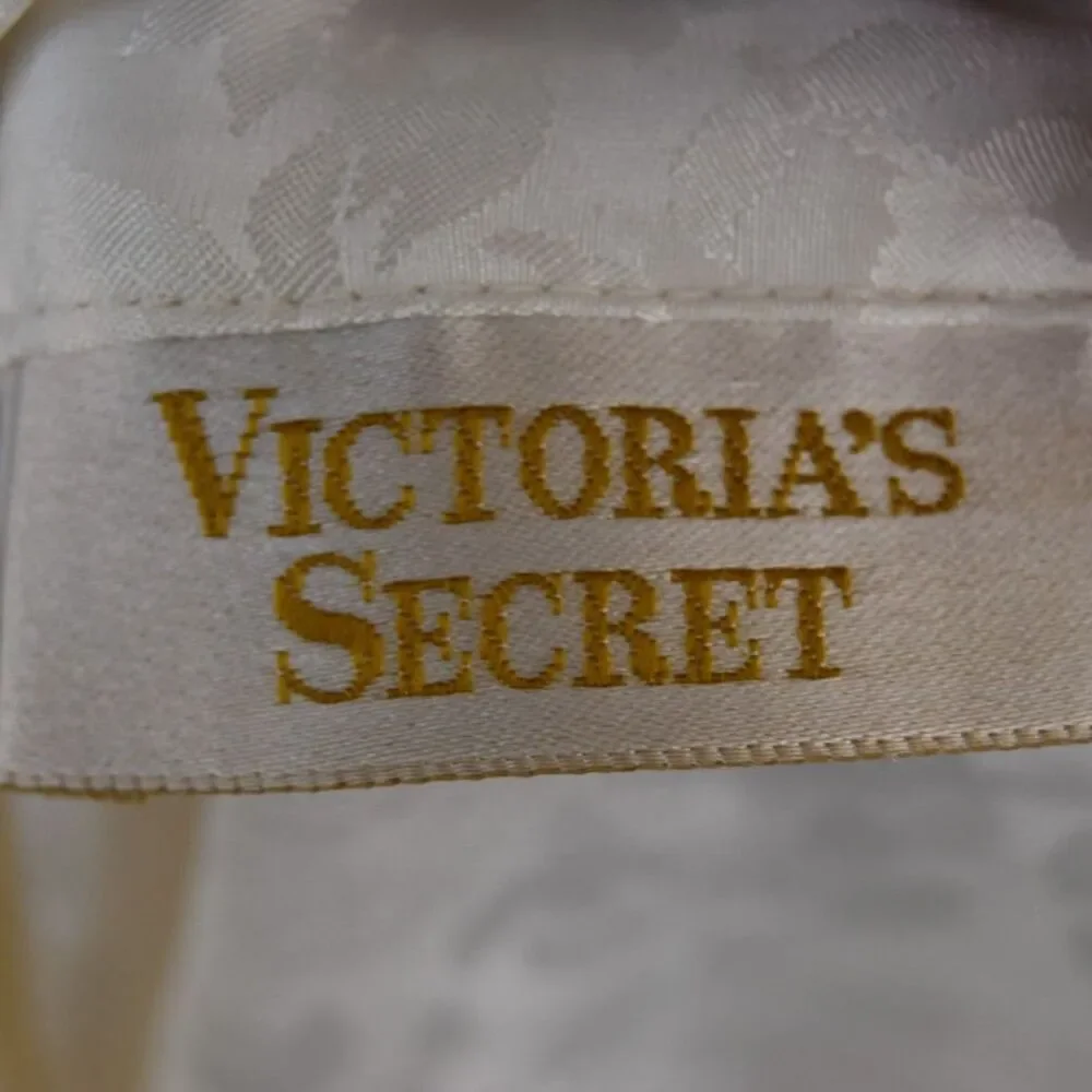 Vintage Victoria’s Secret White Jacquard Sleep Shirt M/L Oversized